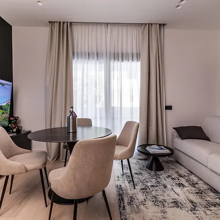 Luxurious - Azulis#3 - 2br Fully Equipped - Garden - Free Parking *