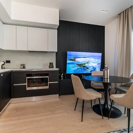 Apartamento Luxurious - Azulis#3 - 2br Fully Equipped - Garden - Free Parking *