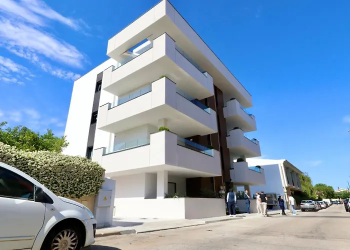 Apartman Luxurious - Azulis#3 - 2br Fully Equipped - Garden - Free Parking *
