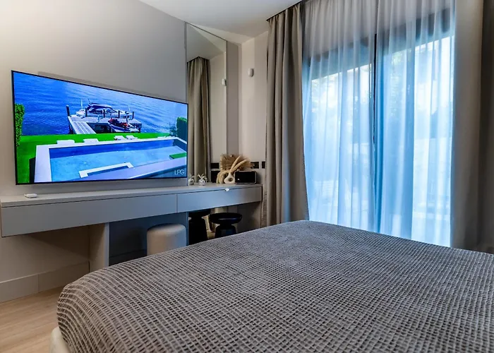 Apartman Luxurious - Azulis#3 - 2br Fully Equipped - Garden - Free Parking