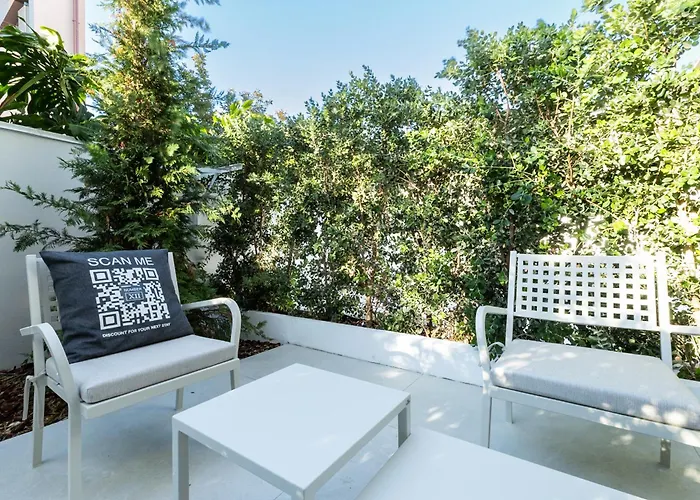 Luxurious - Azulis#3 - 2br Fully Equipped - Garden - Free Parking Apartman